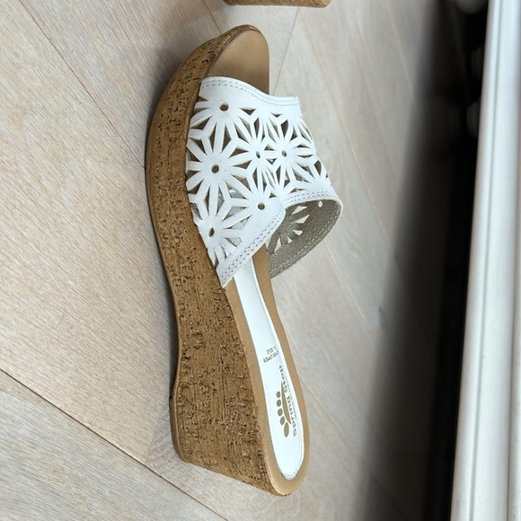 Spring Step white sandals - Picture 3 of 8